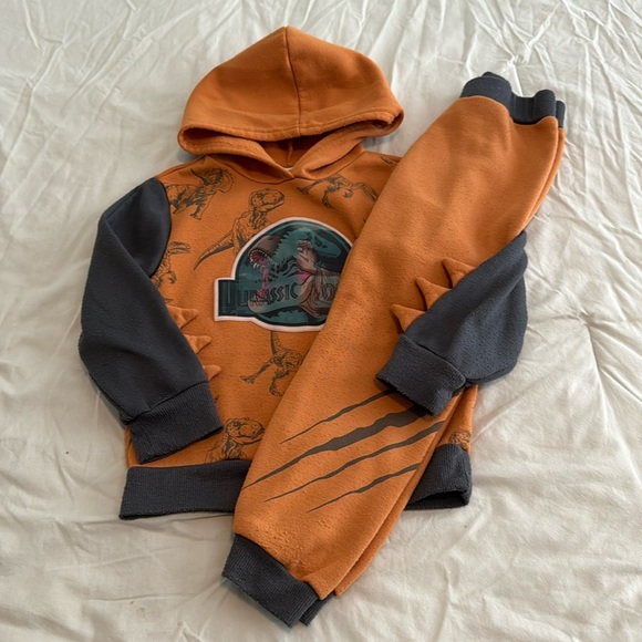 {Jurassic World} 2-piece outfit - Picture 1 of 10